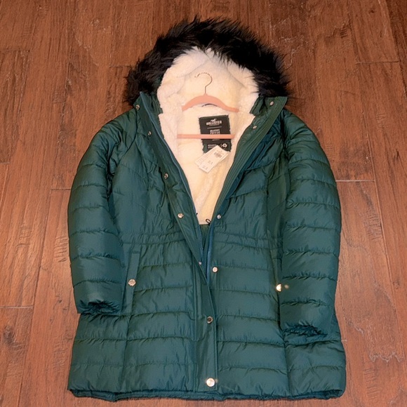 NWT! XL Hollister Dark Green Puffer Jacket with Cream Lining - Picture 1 of 9